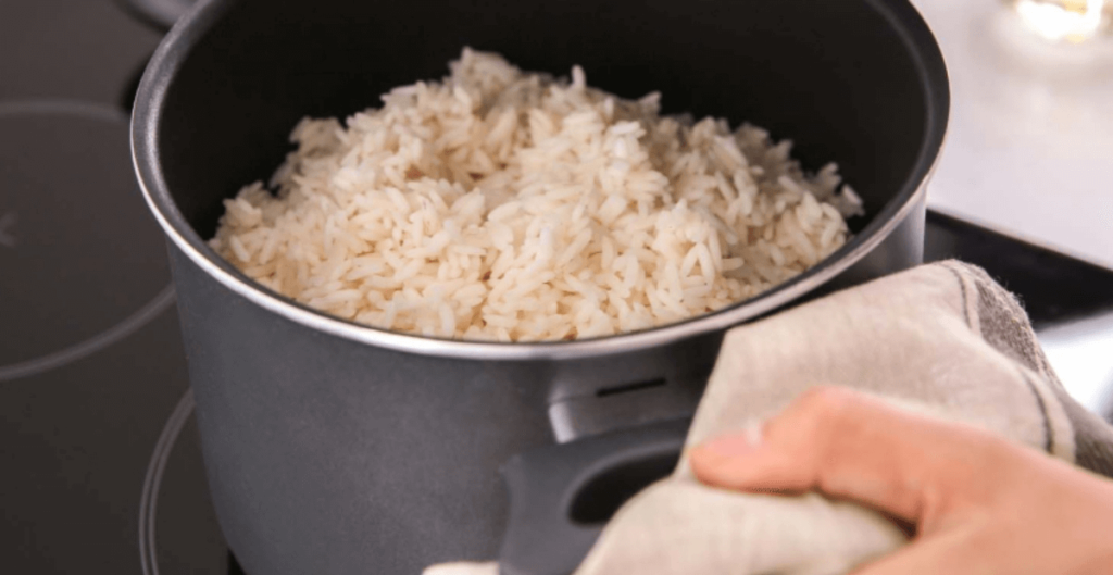 Nấu cơm bằng bếp từ bao nhiêu độ để ngon, không khét? 3 Cách nấu cơm bằng bếp hồng ngoại