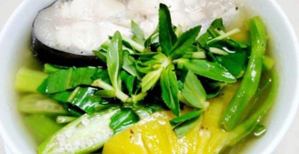cá hú nấu canh chua rau muống