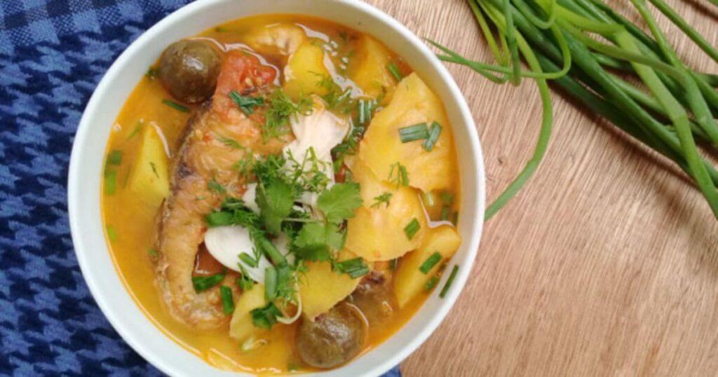 Cách nấu cá trắm nấu canh chua dứa ngọt mát thơm ngon 5 cá trắm nấu canh chua dứa