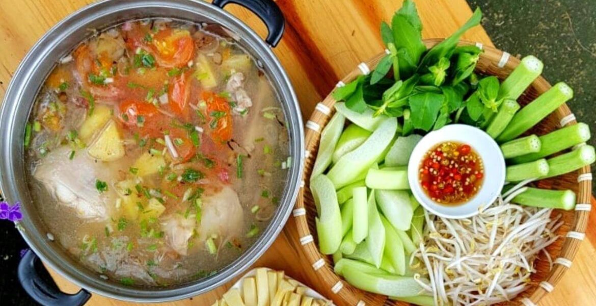 Canh cá lăng nấu dứa