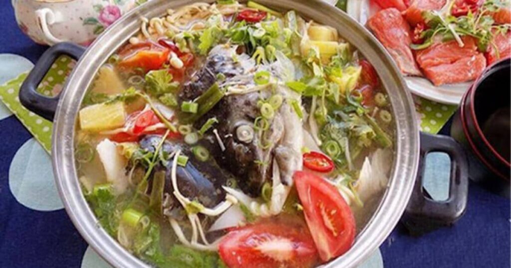 Cách làm canh đầu cá hồi nấu dứa ngon mát 5 canh chua cá hồi nấu dứa