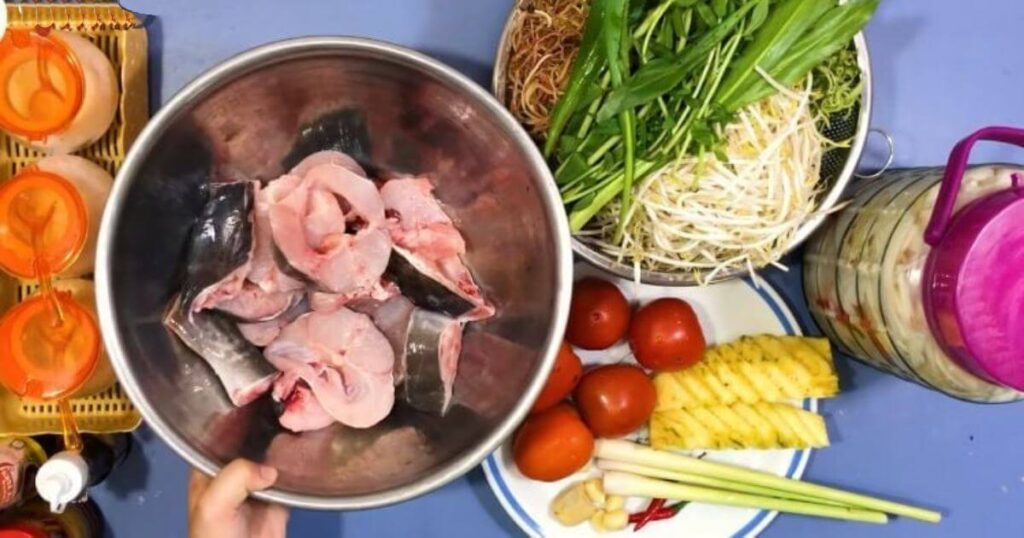 nguyên liệu Canh cá lăng nấu dứa