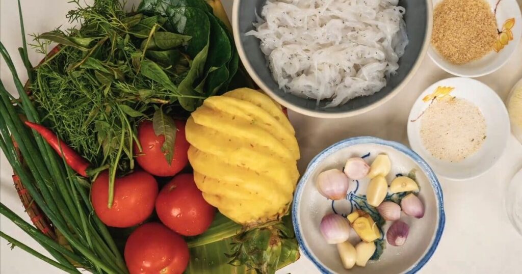 Cách làm canh cá ngần nấu dứa ngon, ngọt mát ngày hè 3 nguyên liệu canh cá ngần nấu dứa