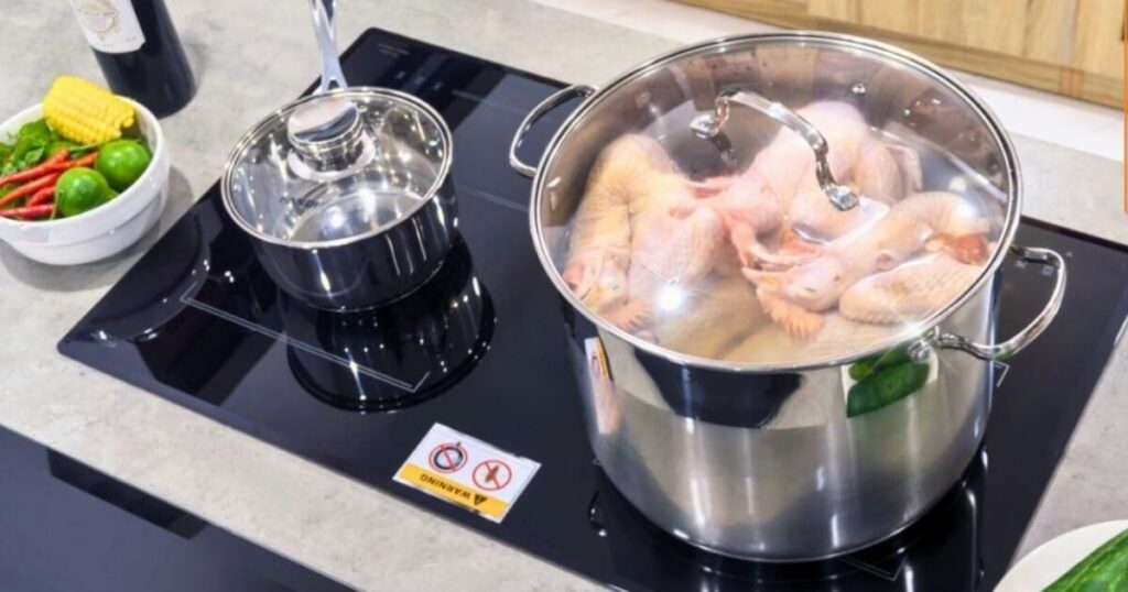 Cách luộc gà bằng bếp từ đơn giản, chín đều 2 Cách luộc gà bằng bếp từ