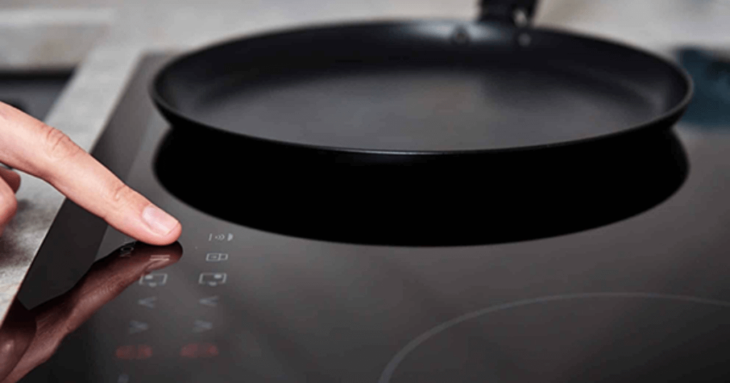 Chảo đổ bánh xèo bằng bếp từ