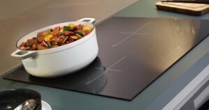 kho thịt bằng bếp từ