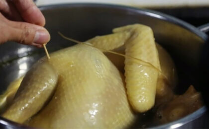 luộc gà bằng bếp từ