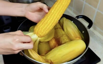 luộc ngô bằng bếp từ
