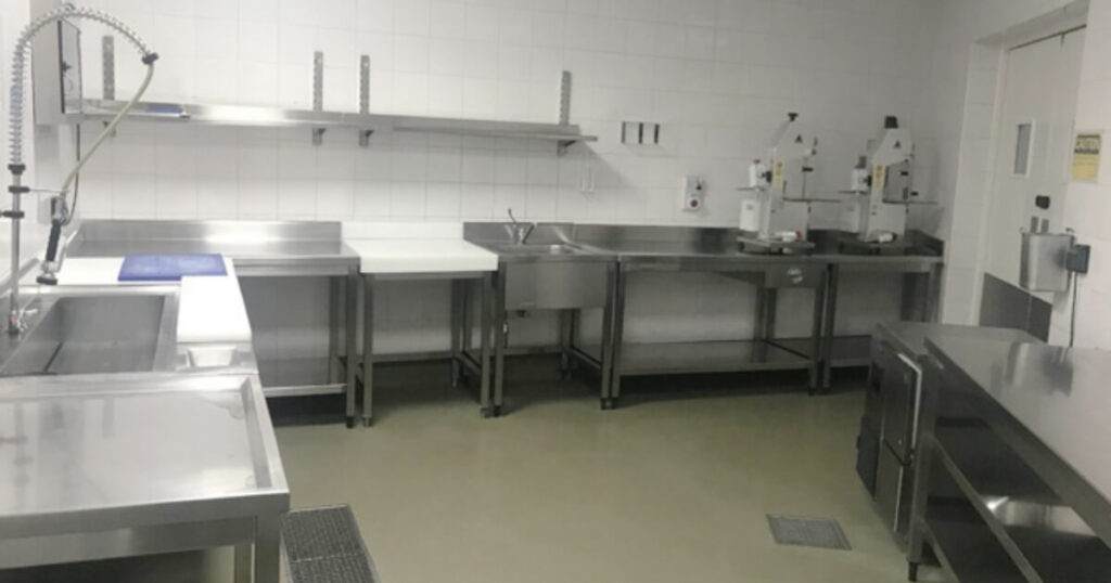 Nguyên tắc thiết kế bếp mở quán ăn để tiện lợi và an toàn 2 bếp quán ăn