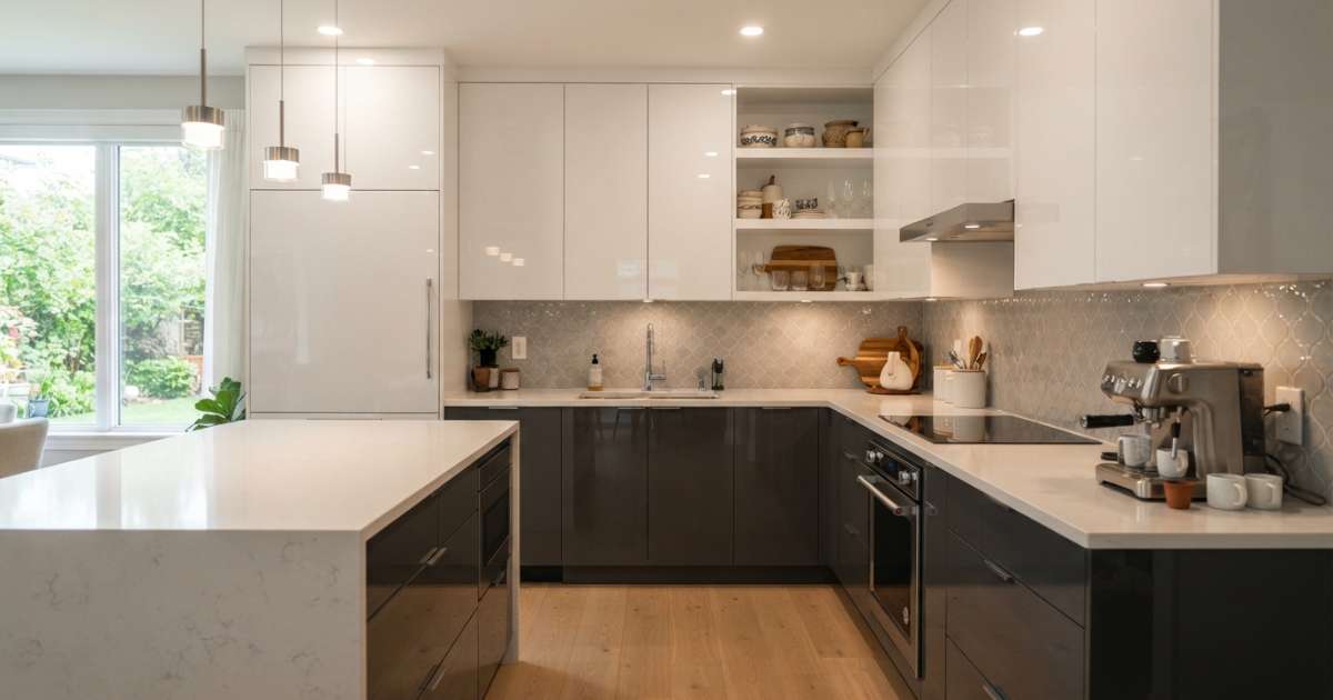Yếu tố ảnh hưởng đến giá tủ bếp nhựa acrylic